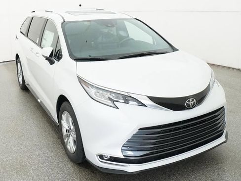 New 2026 Toyota Sienna Limited FWD image 14