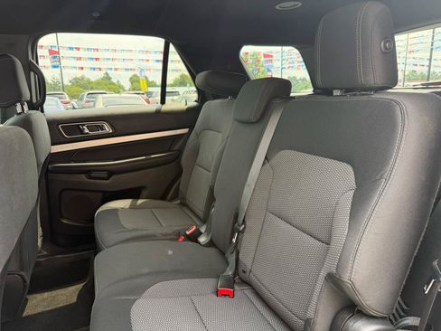 Used 2017 Ford Explorer XLT w/ Equipment Group 201A AWD/4WD image 19