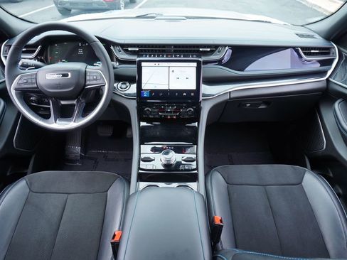 Used 2022 Jeep Grand Cherokee Trailhawk image 11