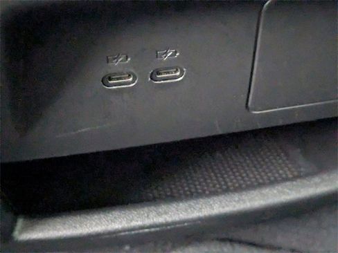 Used 2025 Chevrolet Traverse LT image 27