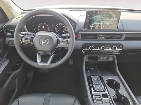 New 2025 Honda Pilot Touring image 10