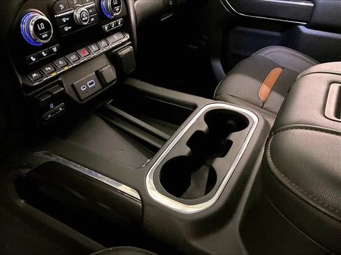 Used 2021 GMC Sierra 1500 AT4 w/ AT4 Premium Package AWD/4WD image 16