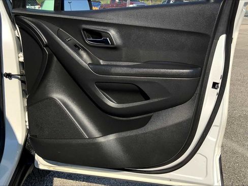 Certified 2022 Chevrolet Trax LT w/ Sport Edition image 41