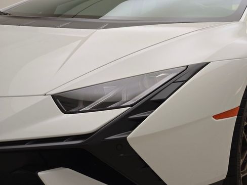 Used 2023 Lamborghini Huracan Tecnica image 5