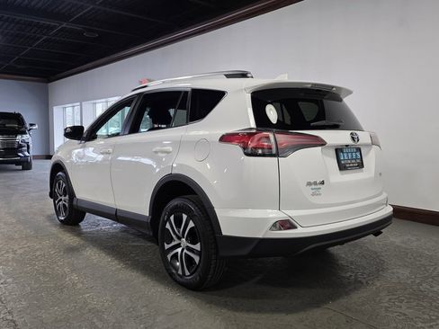 Used 2018 Toyota RAV4 LE image 6