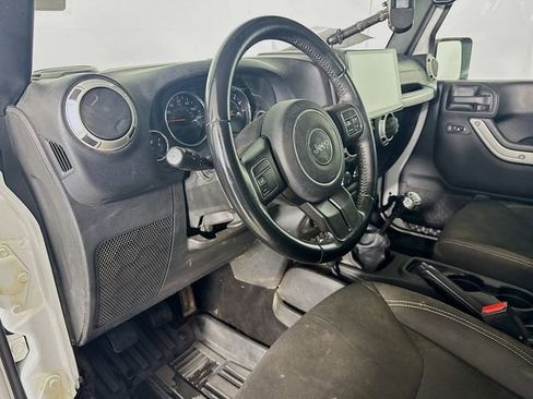 Used 2017 Jeep Wrangler Unlimited Sahara AWD/4WD image 13