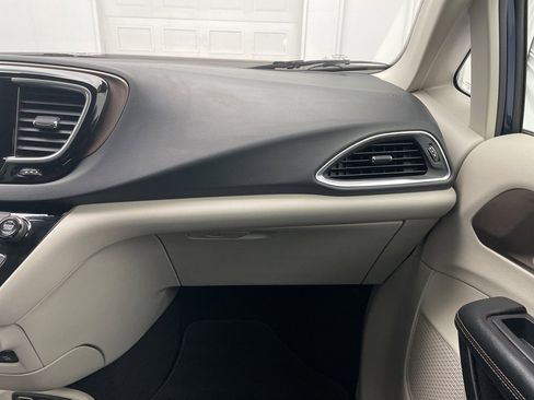 Used 2019 Chrysler Pacifica Touring-L Plus w/ Tire & Wheel Group image 41