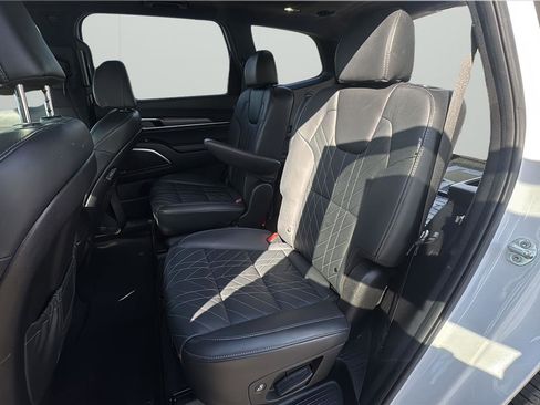 Used 2024 Kia Telluride AWD image 11