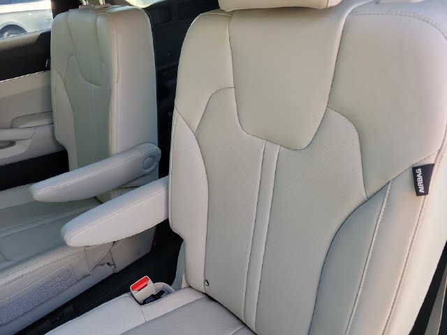 Used 2025 Kia Sorento EX w/ Panoramic Sunroof Package FWD image 18