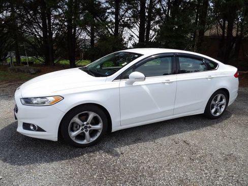 Used 2016 Ford Fusion SE w/ Equipment Group 201A FWD image 1