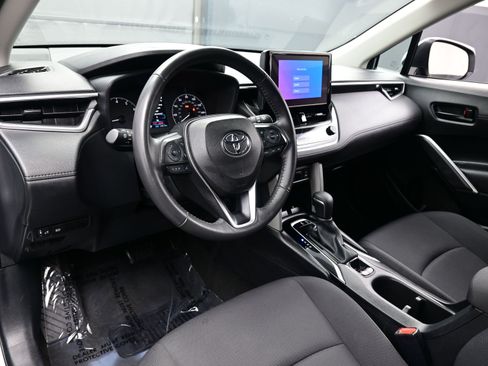 Used 2024 Toyota Corolla Cross LE image 13