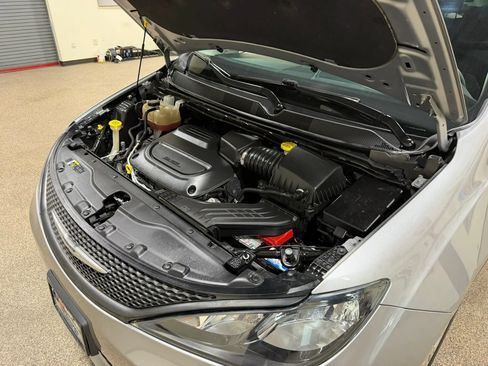 Used 2021 Chrysler Voyager L FWD image 58