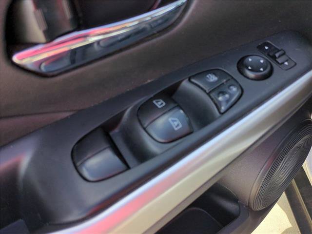Used 2020 Nissan Kicks SR w/ SR Premium Package FWD image 12