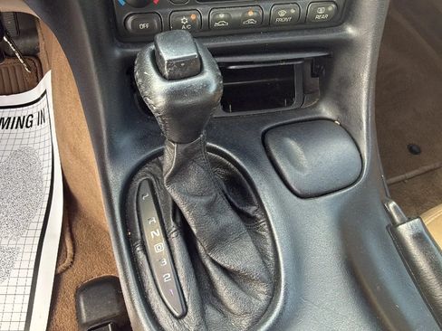 Used 2002 Chevrolet Corvette Coupe RWD image 15