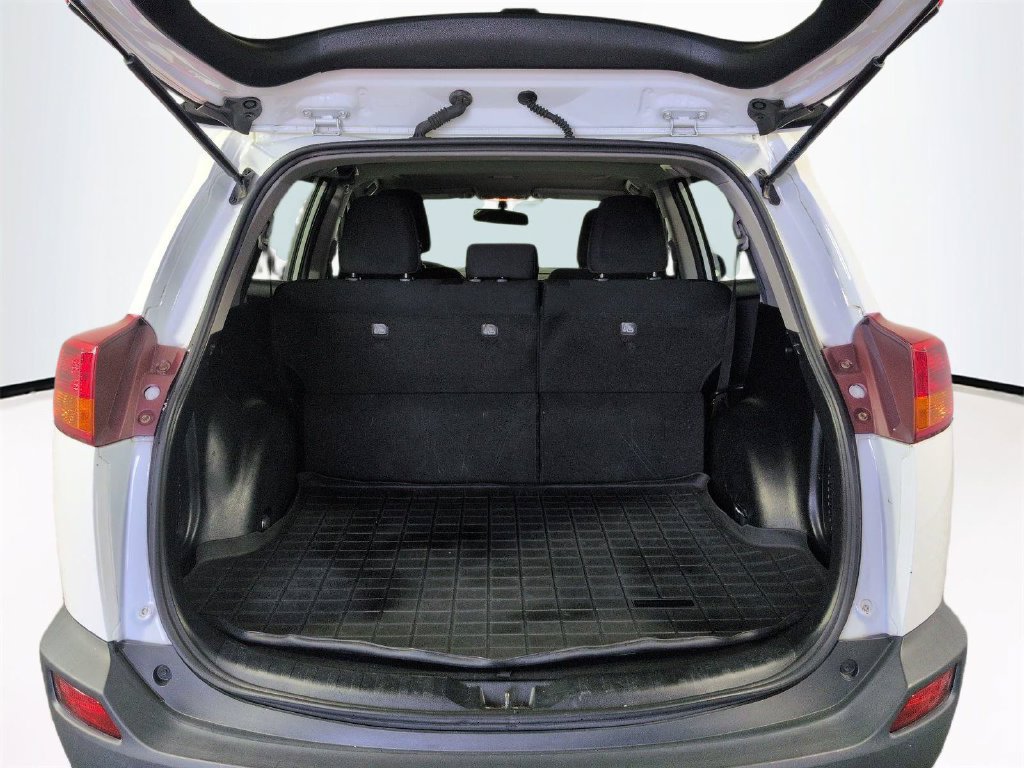 Used 2015 Toyota RAV4 XLE FWD image 16