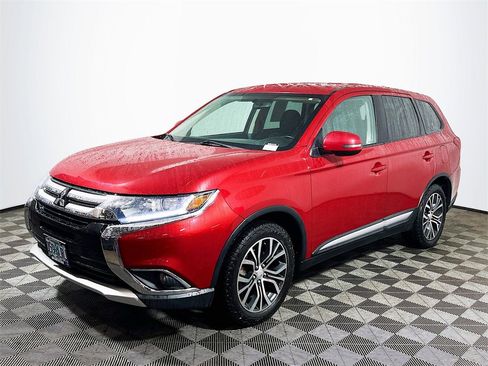 Used 2018 Mitsubishi Outlander SE image 4