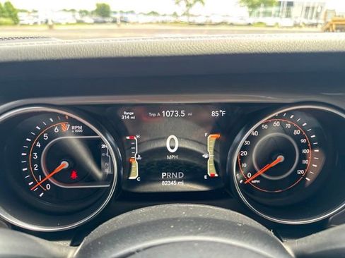 Used 2019 Jeep Wrangler Unlimited Sahara AWD/4WD image 19