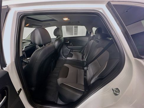 Used 2022 Kia Niro EX image 27