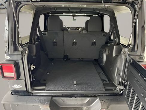 Used 2021 Jeep Wrangler Unlimited Sahara w/ Uconnect 4C Nav & Sound Group AWD/4WD image 26