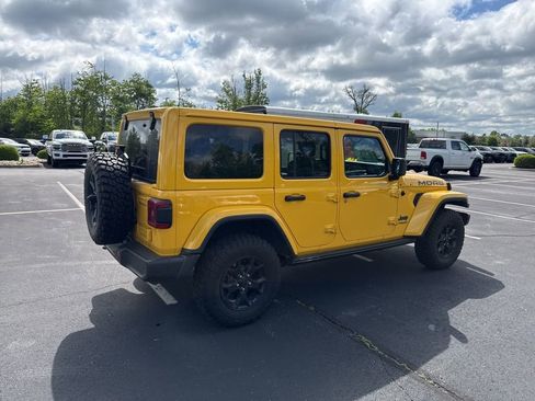 Used 2018 Jeep Wrangler Unlimited Sahara w/ Quick Order Package 24M Moab AWD/4WD image 4