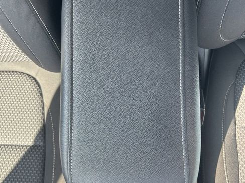 Used 2022 GMC Acadia SLE w/ Driver Convenience Package image 30