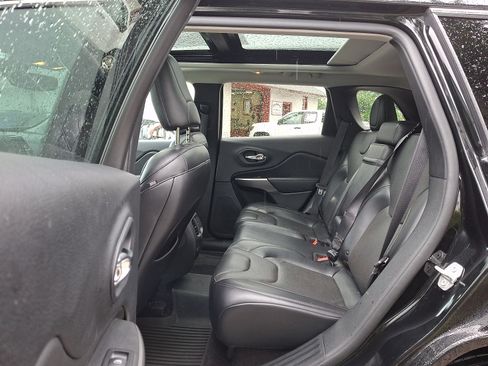 Used 2019 Jeep Cherokee Limited AWD/4WD image 10