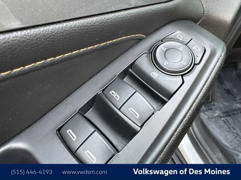 Used 2021 Chevrolet Traverse LT image 23