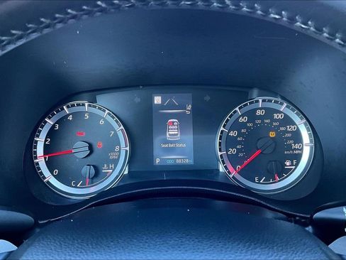 Used 2021 Toyota Highlander LE image 19