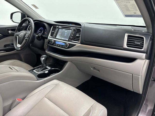 Used 2018 Toyota Highlander XLE AWD/4WD image 30