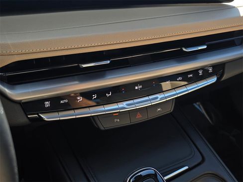 Certified 2025 Cadillac XT4 Premium Luxury image 27