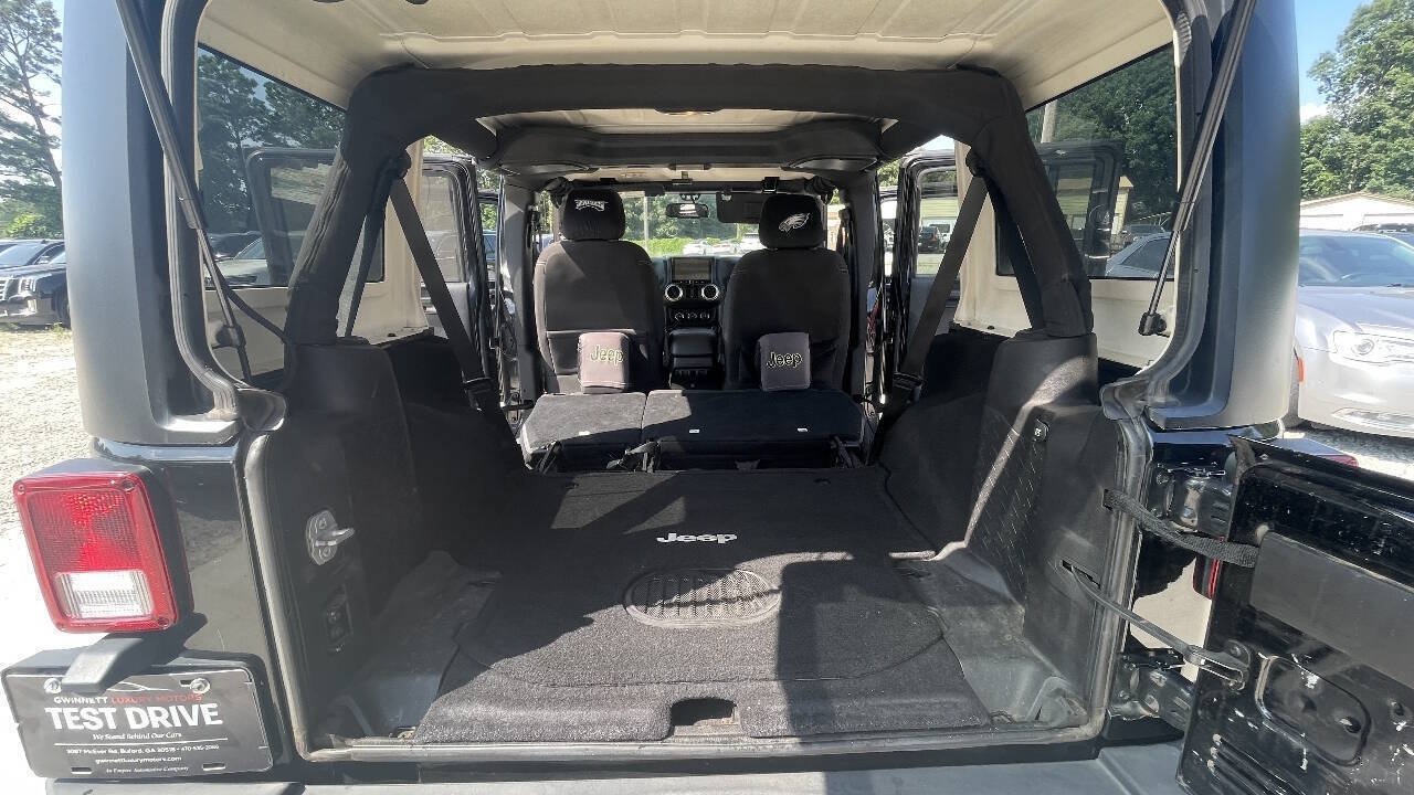Used 2015 Jeep Wrangler Unlimited Rubicon w/ Connectivity Group AWD/4WD image 9