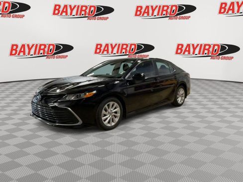 Used 2022 Toyota Camry LE FWD image 4