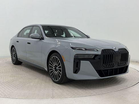 New 2026 BMW 740i w/ Premium Package RWD image 7