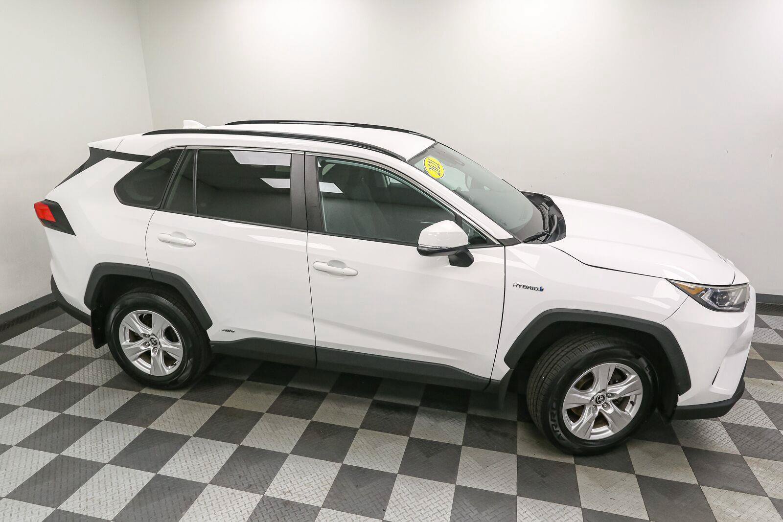 Used 2021 Toyota RAV4 XLE AWD/4WD image 5