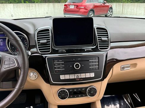 Used 2018 Mercedes-Benz GLE 350 4MATIC image 7