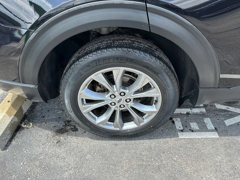 Used 2024 Ford Explorer XLT w/ Equipment Group 202A AWD/4WD image 5