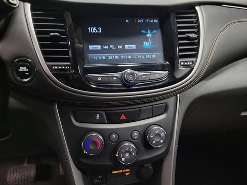 Used 2017 Chevrolet Trax LT w/ LT Convenience Package FWD image 18