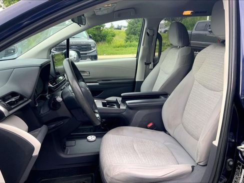Used 2021 Toyota Sienna LE FWD image 7
