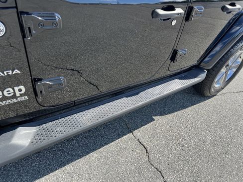 Used 2022 Jeep Wrangler Unlimited Sahara w/ Dual Top Group image 40