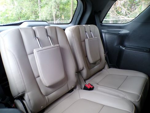 Used 2018 Ford Explorer XLT w/ Equipment Group 202A FWD image 20