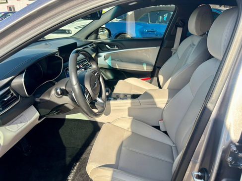 Used 2023 Genesis G70 2.0T image 11