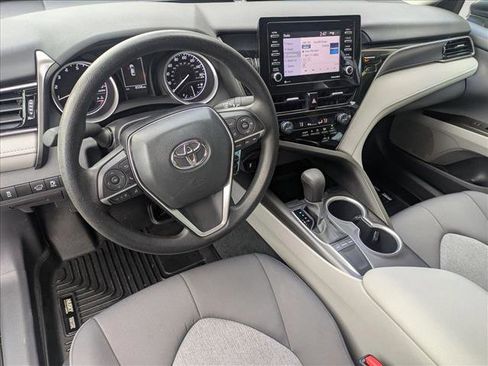 Used 2022 Toyota Camry LE image 10