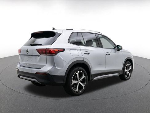 Used 2026 Volkswagen Tiguan SE AWD/4WD image 7