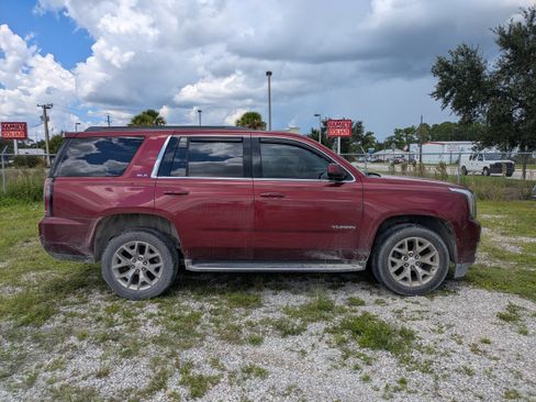 Used 2017 GMC Yukon SLE w/ SLE Value Package RWD image 3