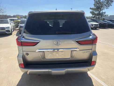Used 2020 Lexus LX 570 4WD w/ Luxury Package image 5