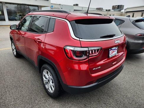 Used 2025 Jeep Compass Latitude image 4