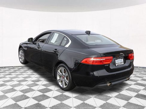 Used 2018 Jaguar XE Premium image 7