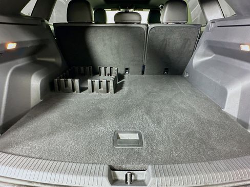 Used 2021 Volkswagen Atlas Cross Sport SE w/ Panoramic Sunroof Package image 28