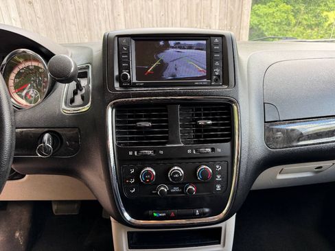 Used 2017 Dodge Grand Caravan SE w/ Power Window Group FWD image 15