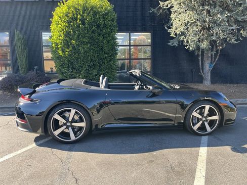 Used 2025 Porsche 911 Carrera w/ Premium Package image 17